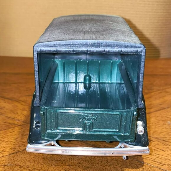Solido Ford V8 Pick Up 1936 Coca-Cola Green & Black Model Truck 1/19 Scale - Picture 4 of 8